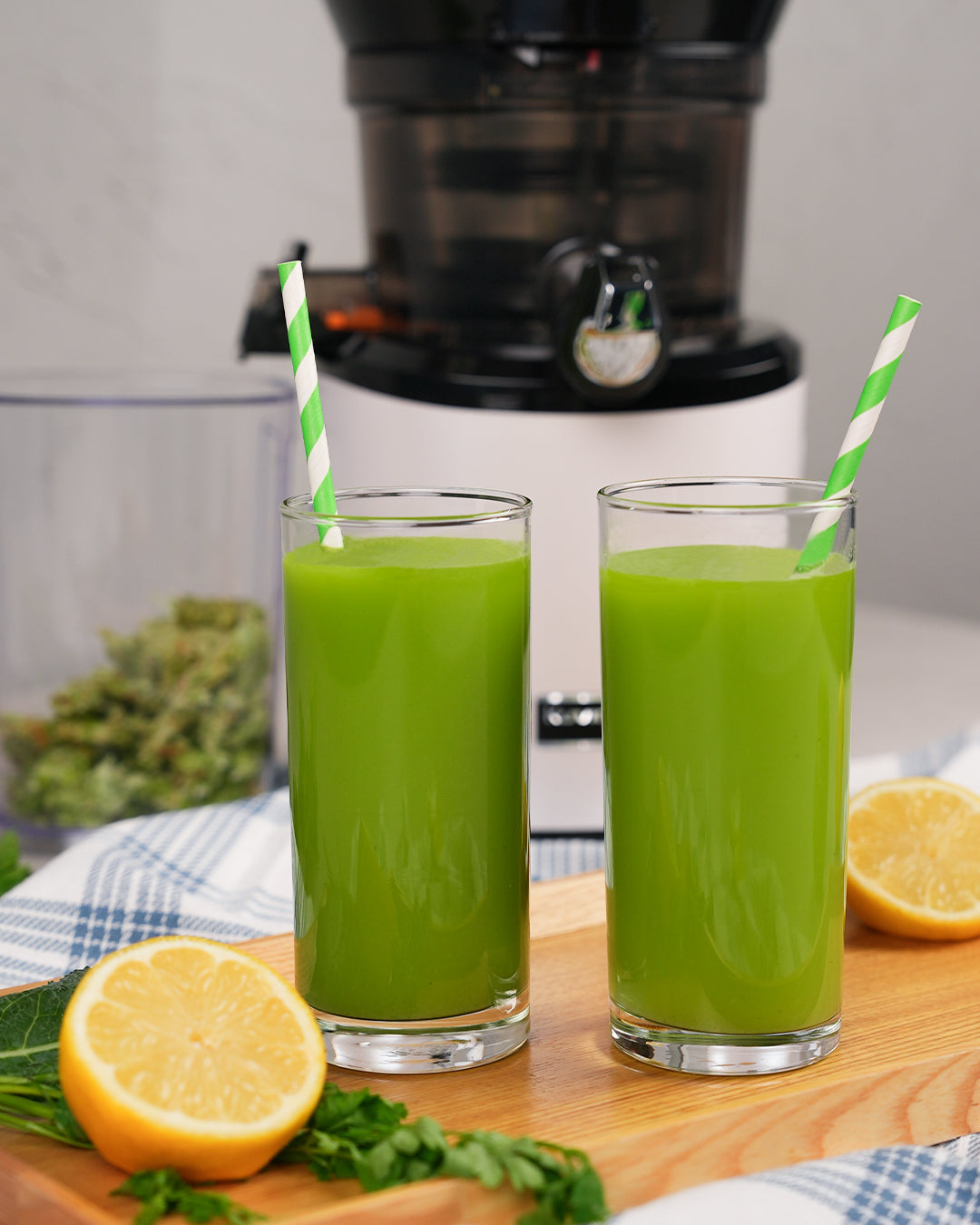 น้ำผลไม้สีเขียว